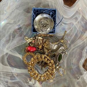 Vintage Treasures Good Condition Pins